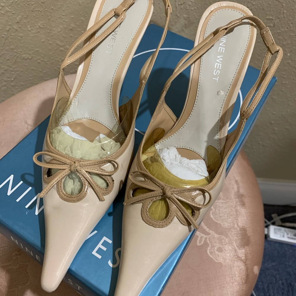 Slingback pumps